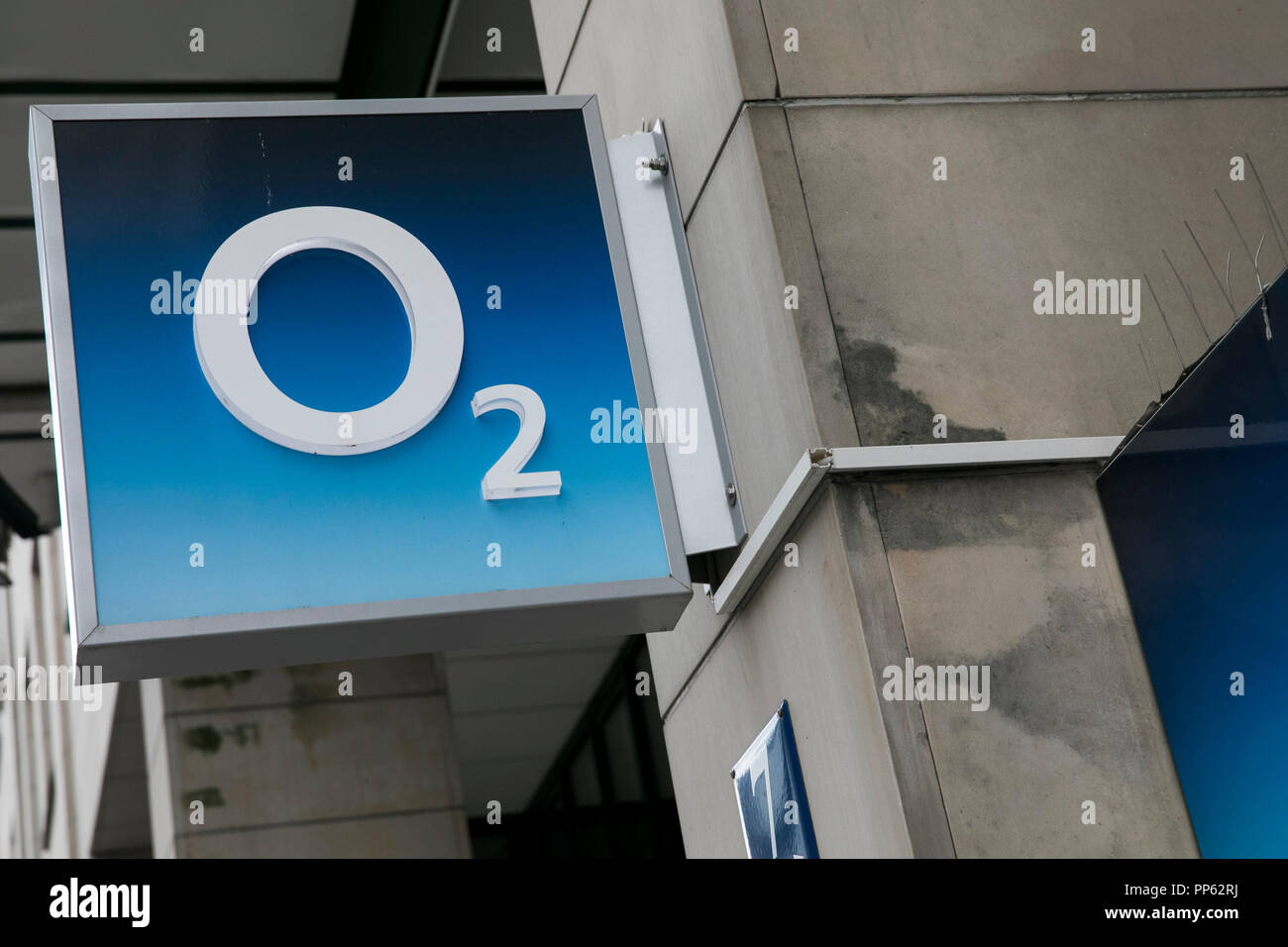 Un logo affiche à l'extérieur d'une Europe Telefónica O2 store à Munich, Allemagne, le 2 septembre 2018. Banque D'Images