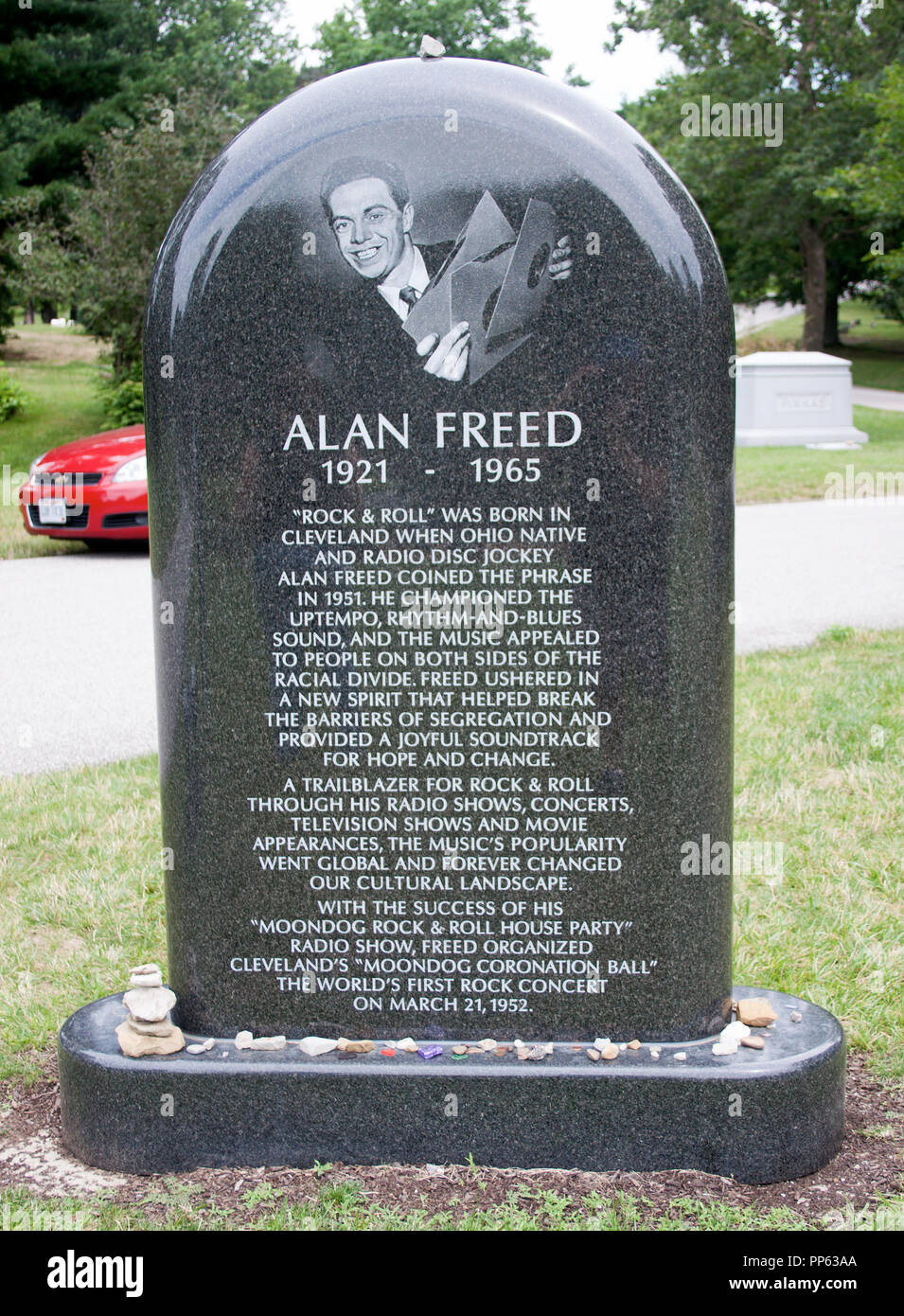 Tombe d'Alan Freed, le DJ qui a inventé l'expression, 'Rock 'n' Roll' dans cimetière Lakeview Cleveland Ohio Banque D'Images
