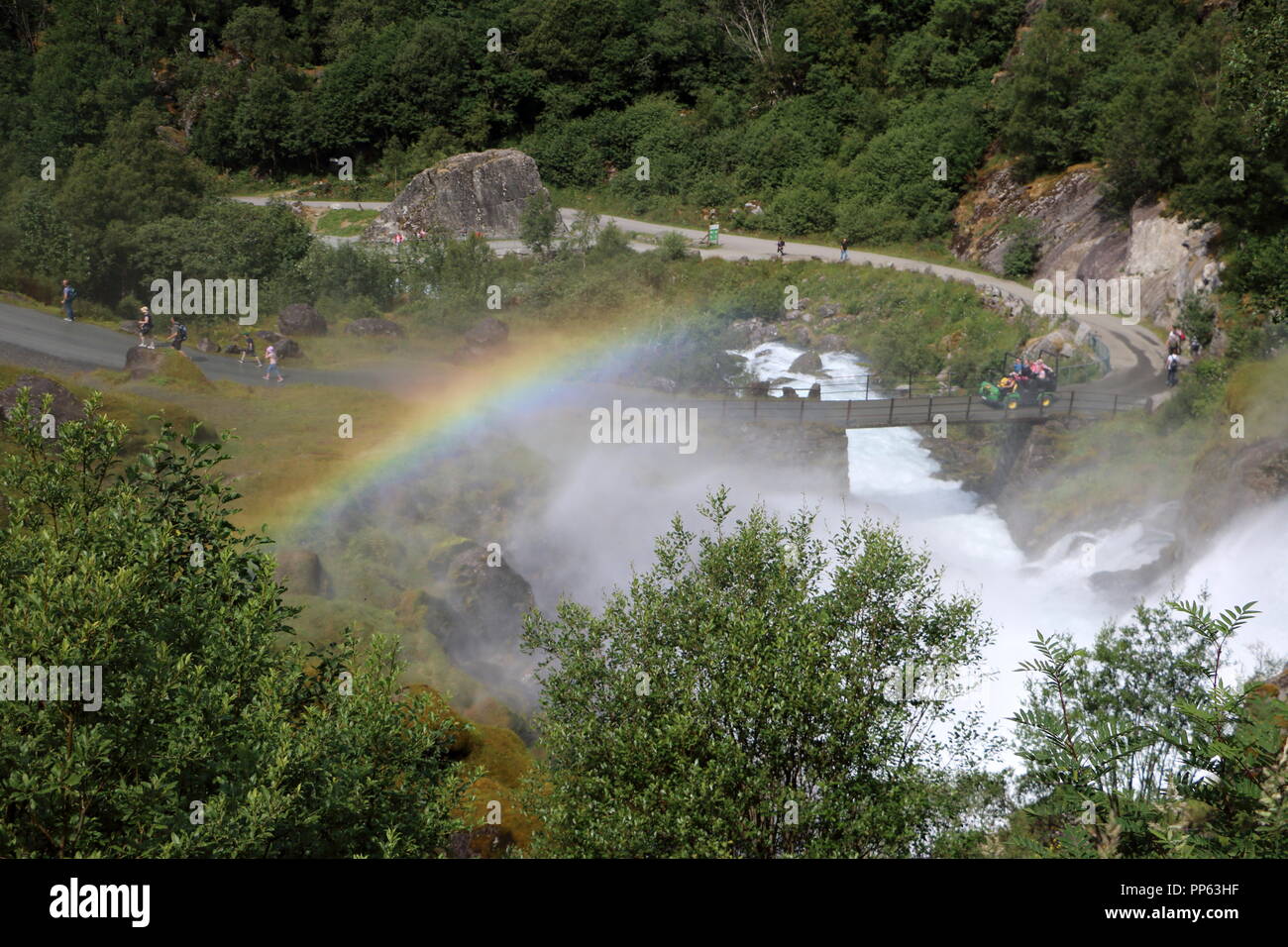 Belle cascade en Norvège à briksdalsbreen Banque D'Images