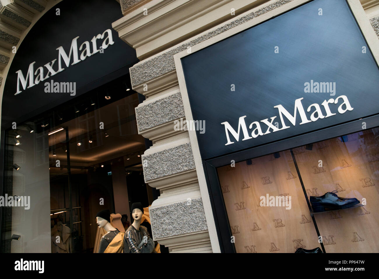Un logo affiche à l'extérieur d'un magasin de détail Max Mara à Vienne, Autriche, le 4 septembre 2018. Banque D'Images
