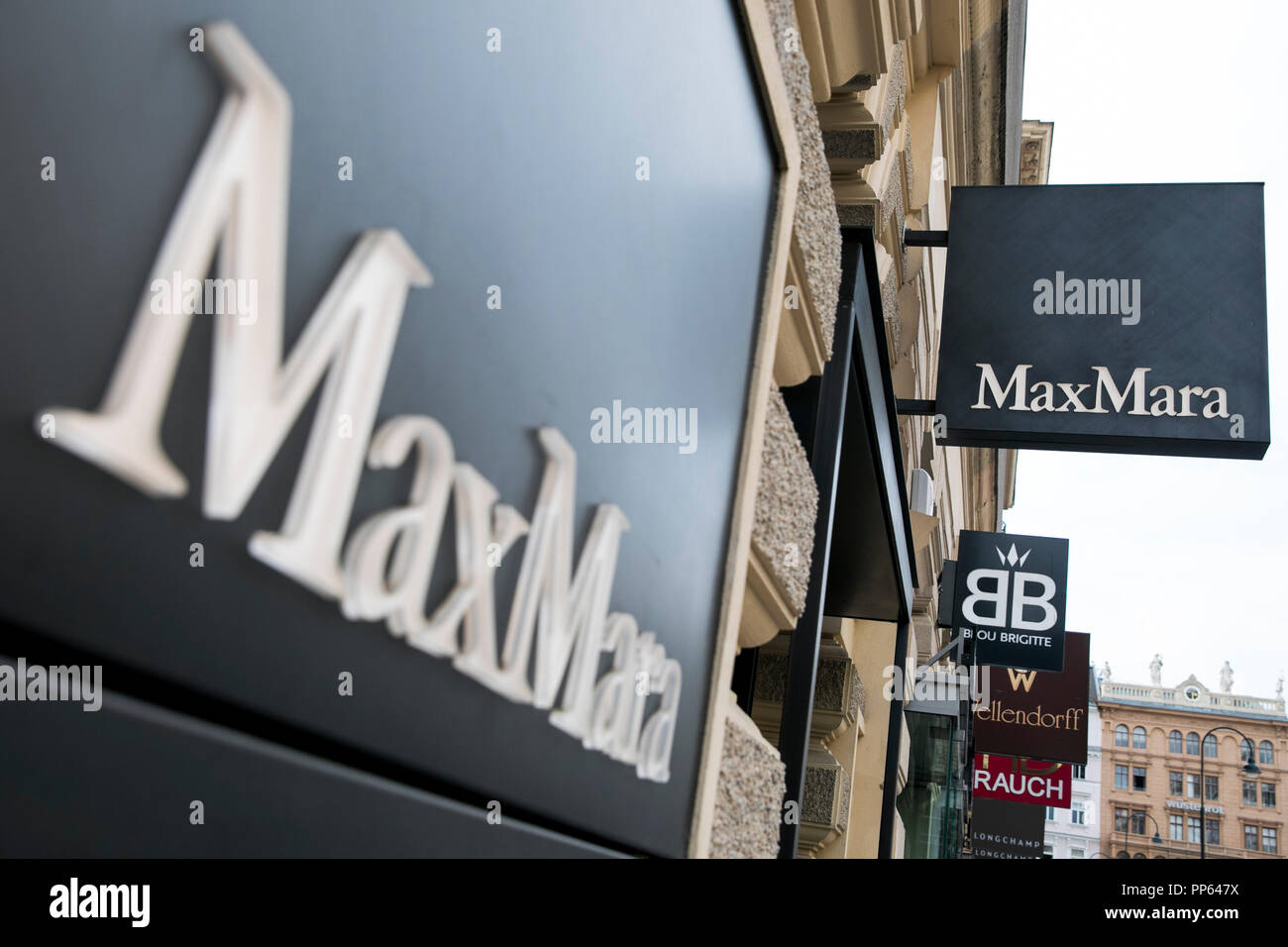 Un logo affiche à l'extérieur d'un magasin de détail Max Mara à Vienne, Autriche, le 4 septembre 2018. Banque D'Images