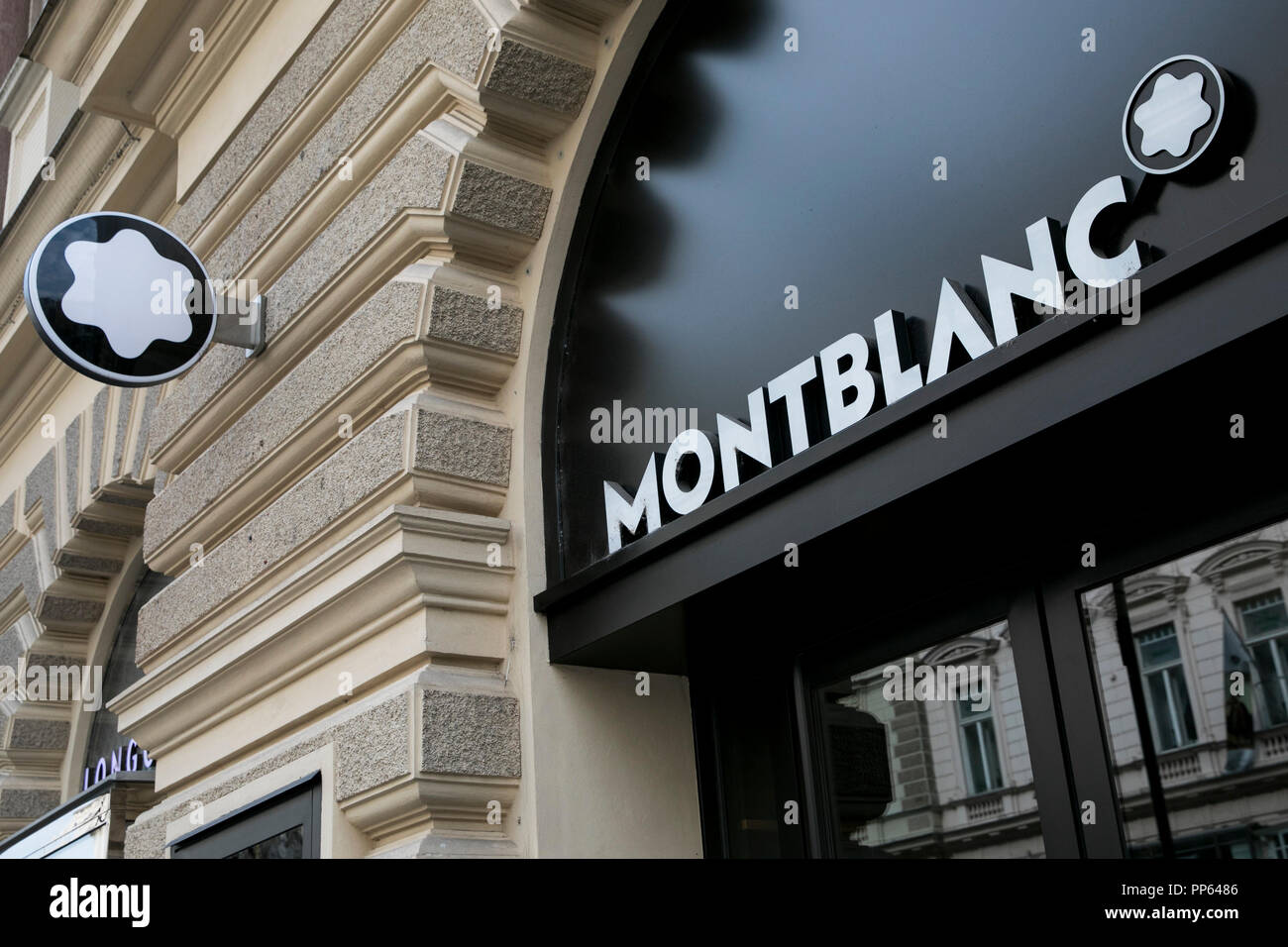 Un logo affiche à l'extérieur d'un magasin de détail Montblanc à Vienne, Autriche, le 4 septembre 2018. Banque D'Images