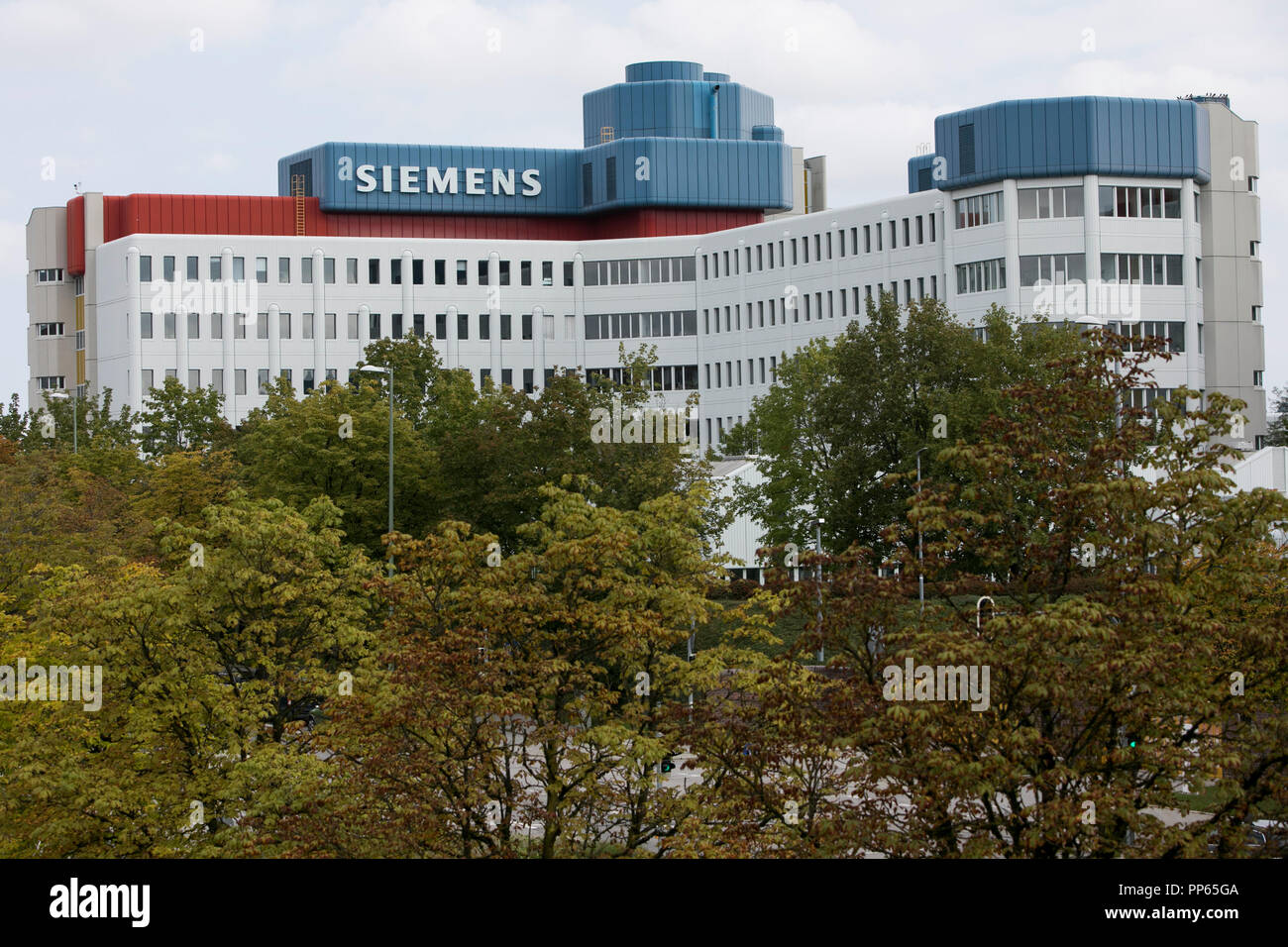 Un logo affiche à l'extérieur d'un établissement occupé par Siemens AG à Munich, Allemagne, le 8 septembre 2018. Banque D'Images