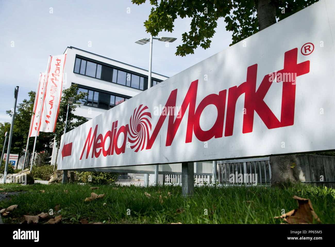 Un logo affiche à l'extérieur d'un Media Markt store à Munich, Allemagne, le 9 septembre 2018. Banque D'Images