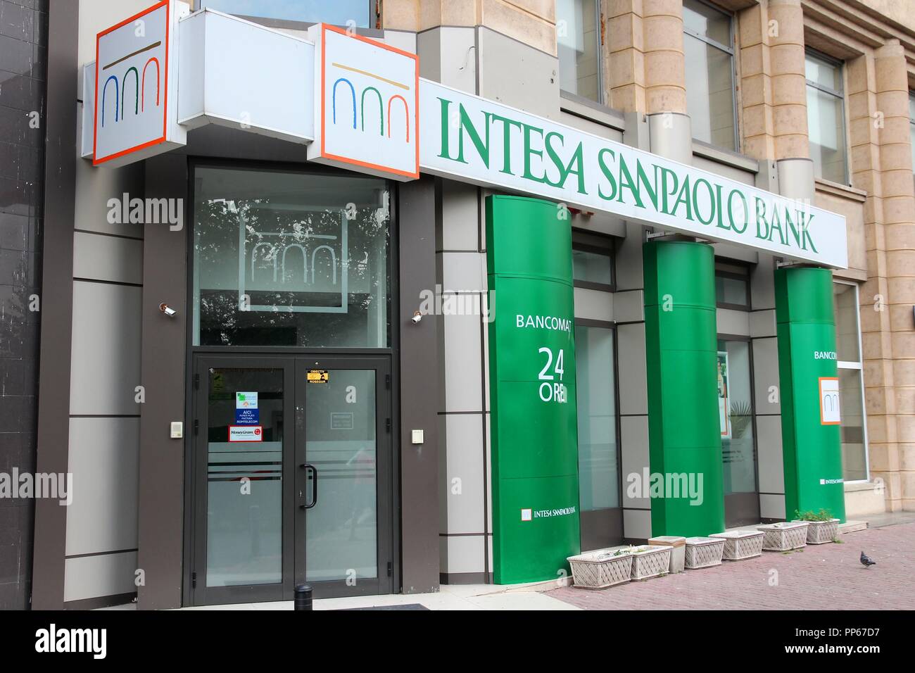 Bucarest, Roumanie - 19 août : direction générale de la Banque Intesa Sanpaolo, le 19 août 2012 à Bucarest, Roumanie. ISB est une des plus grandes banques d'Europe avec 639 b Banque D'Images