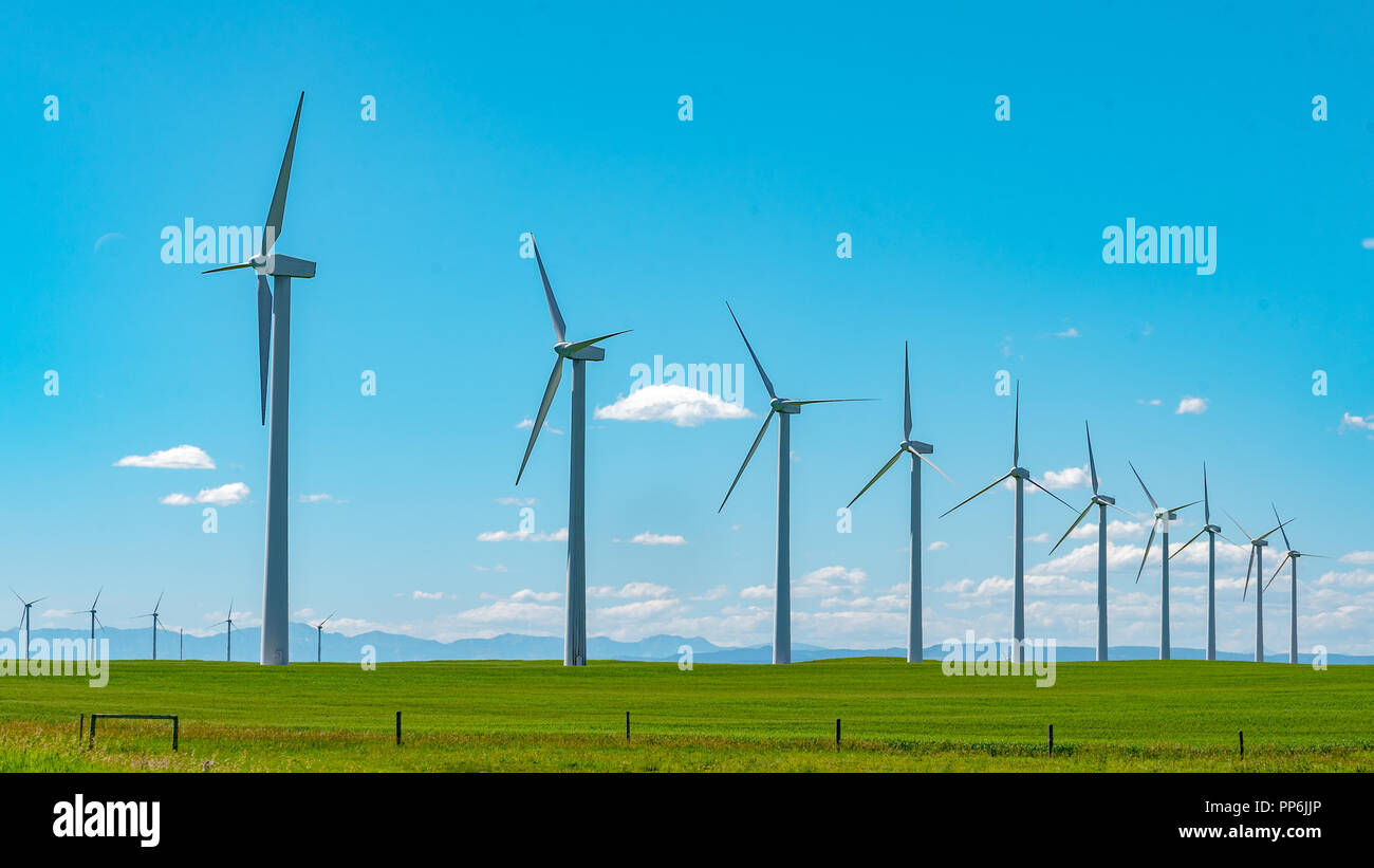 Parc de production d'énergie dans les prairies du sud de l'Alberta Canada Banque D'Images