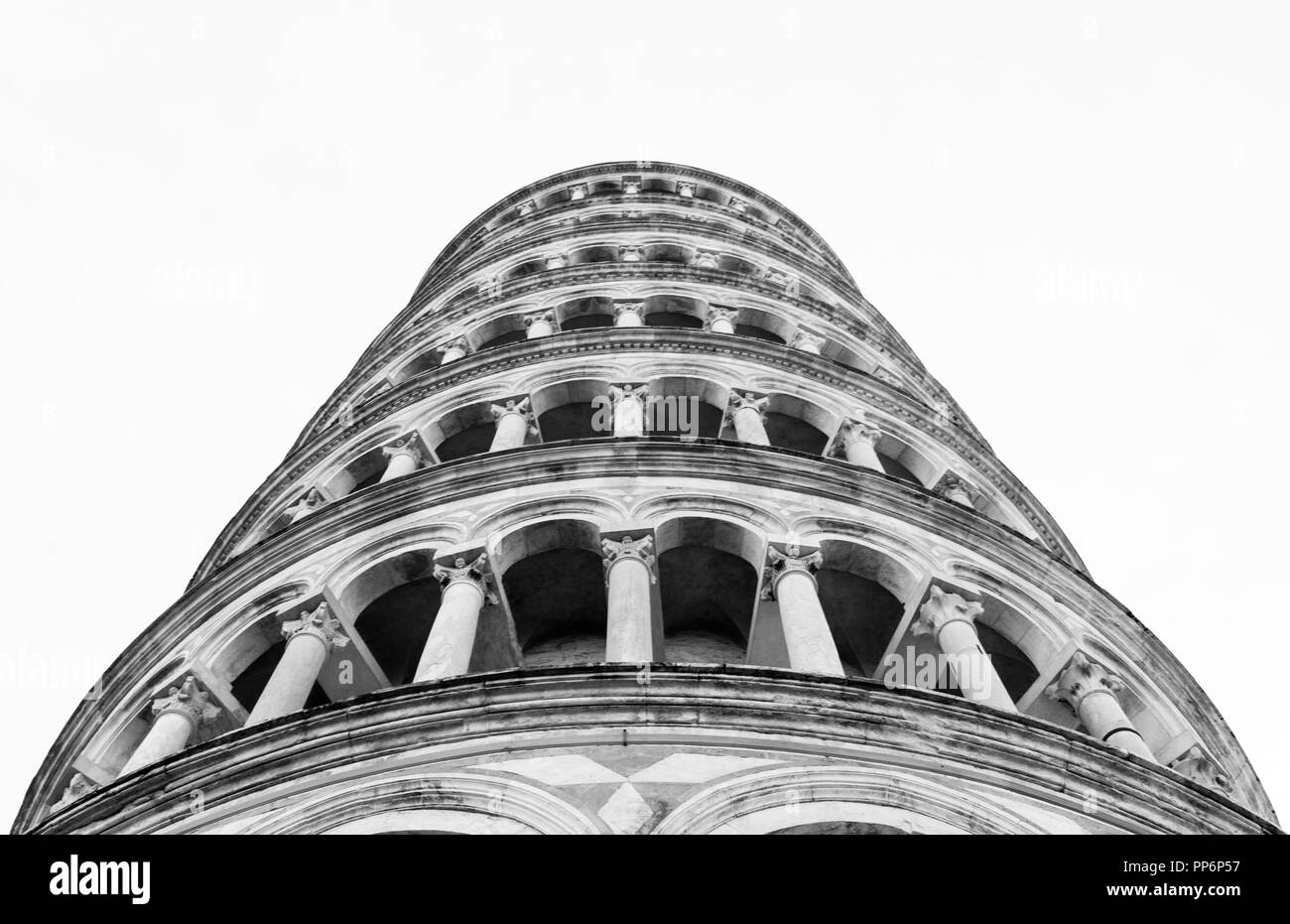 Photos noir et blanc de la célèbre tour de Pise dans la célèbre Piazza del Duomo en Toscane Banque D'Images