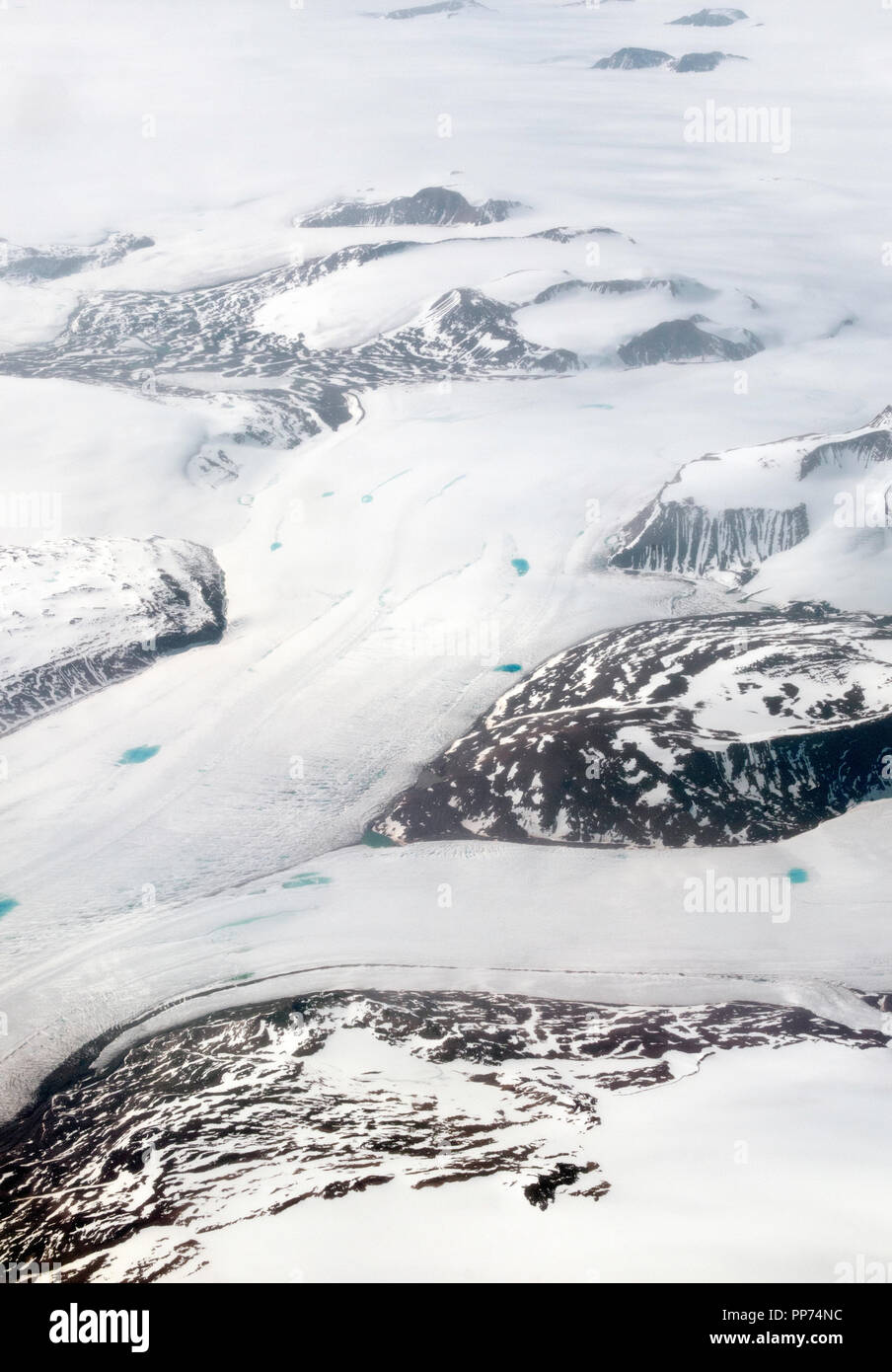 Vue aérienne du Groenland, glaciers, fonte des glaciers, l'écoulement des glaces et des piscines bleu Banque D'Images