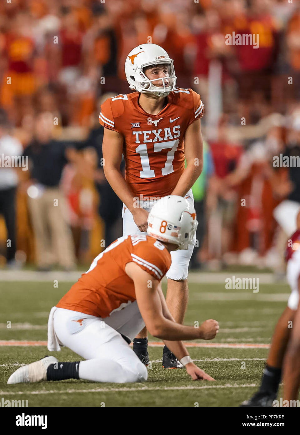 15 septembre 2018, Austin. TX..Texas longhorns dicker (17) Cameron Dicker se prépare pour un champ but durant le match entre l'USC Trojans vs Texas longhorns. Le Texas a défait l'USC 49-21 le Samedi, Septembre 15, 2018 à la Darrell K Royal - Texas Memorial Stadium, à Austin, TX. (Crédit obligatoire : Juan Lainez / MarinMedia.org / Cal Sport Media) (photographe complet, et de crédit requise) Banque D'Images