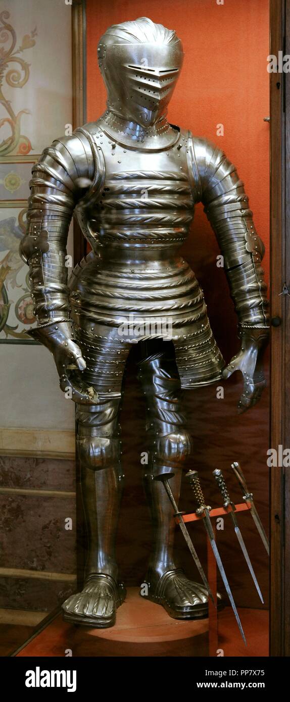 Ans soufflées en chute de l'armure. Probablement par Hans Rabeiler. 1510-1515. Innsbruck, Autriche. Poignards, 16ème siècle. La salle des Chevaliers. Le Musée de l'Ermitage. Saint Petersburg. La Russie. Banque D'Images