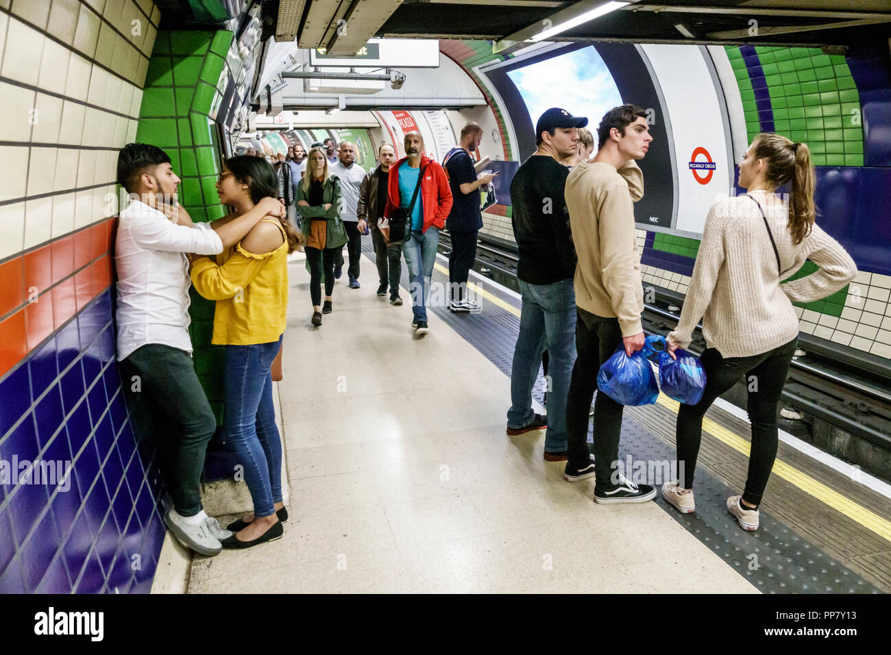 Londres Angleterre,Royaume-Uni,Royaume-Uni Grande-Bretagne,Piccadilly Circus métro Station métro métro métro, transports en commun de transport en commun, à l'intérieur Banque D'Images