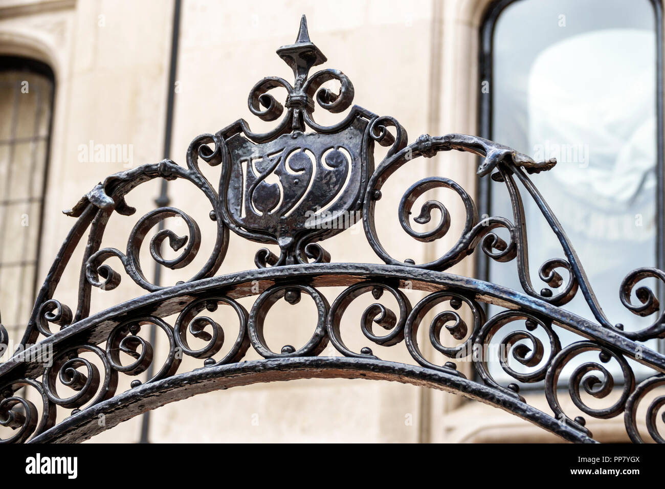 Londres Angleterre,Royaume-Uni,West End City Westminster Mayfair,Aldford Street,main courante en fer forgé,porte,Royaume-Uni GB English Europe,UK180817038 Banque D'Images