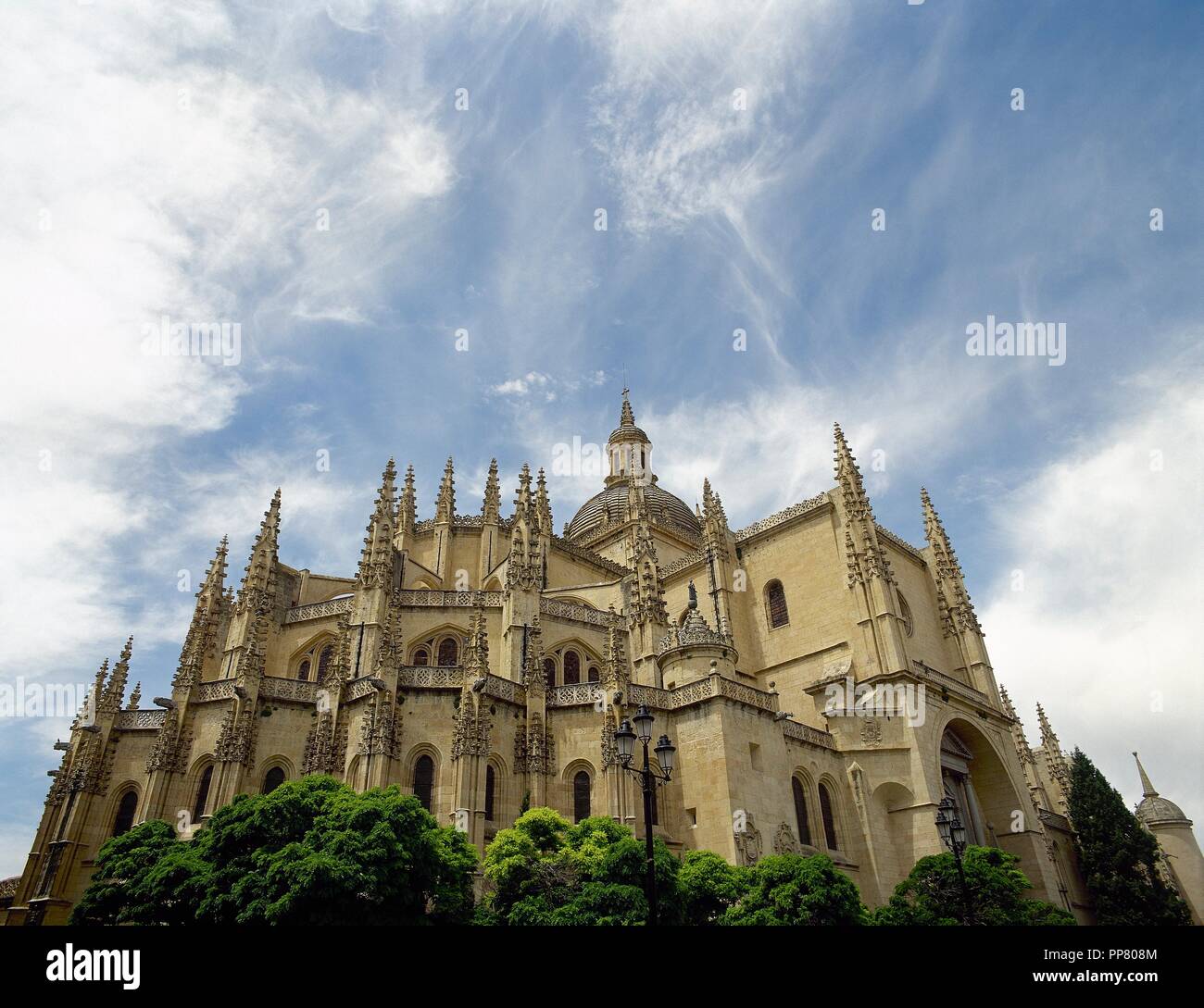 L'Espagne. La cathédrale de Ségovie. De style gothique. 16e siècle. Desing by Juan Gil de Hontanon et son fils Rodrigo Gil de Hontanon. De l'extérieur. Castille-leon. Banque D'Images