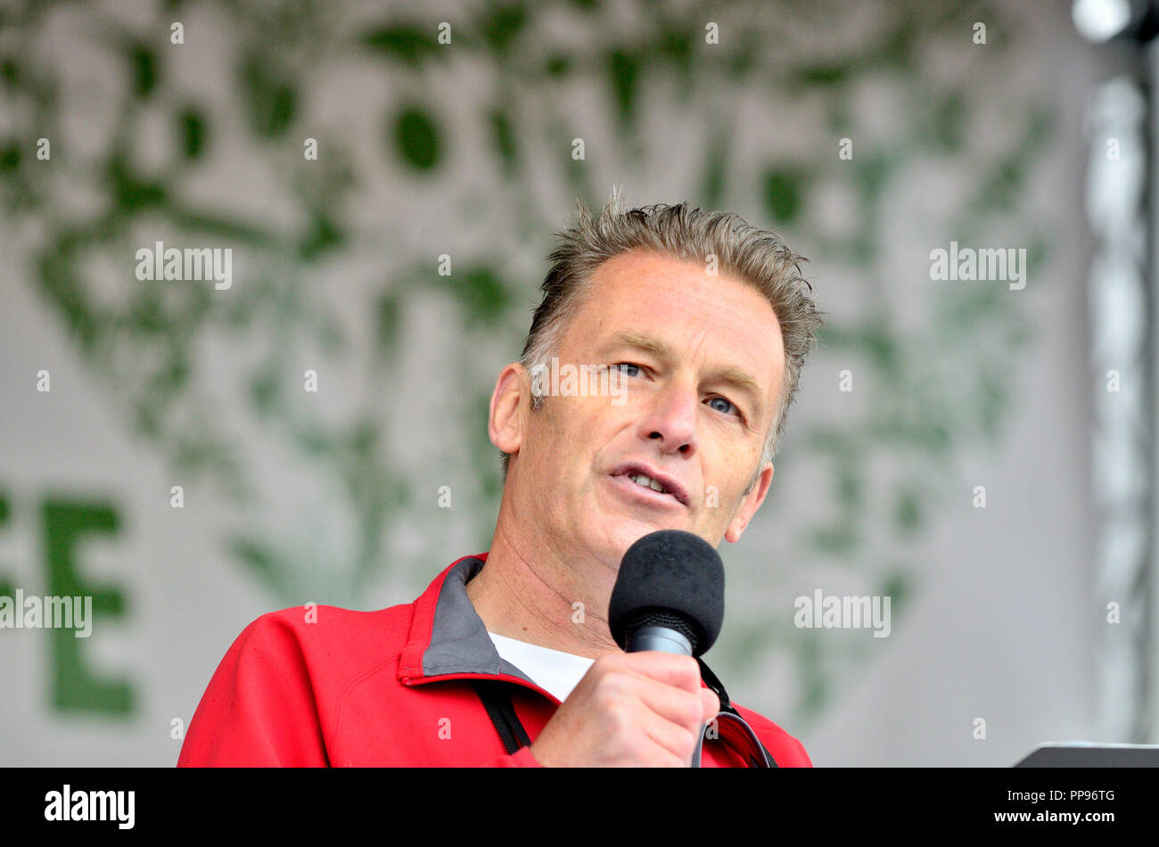 Chris Packham - TV - présentateur de la faune dans la région de Hyde Park avant la marche pour la faune, Londres, 22 sept 2018 Banque D'Images