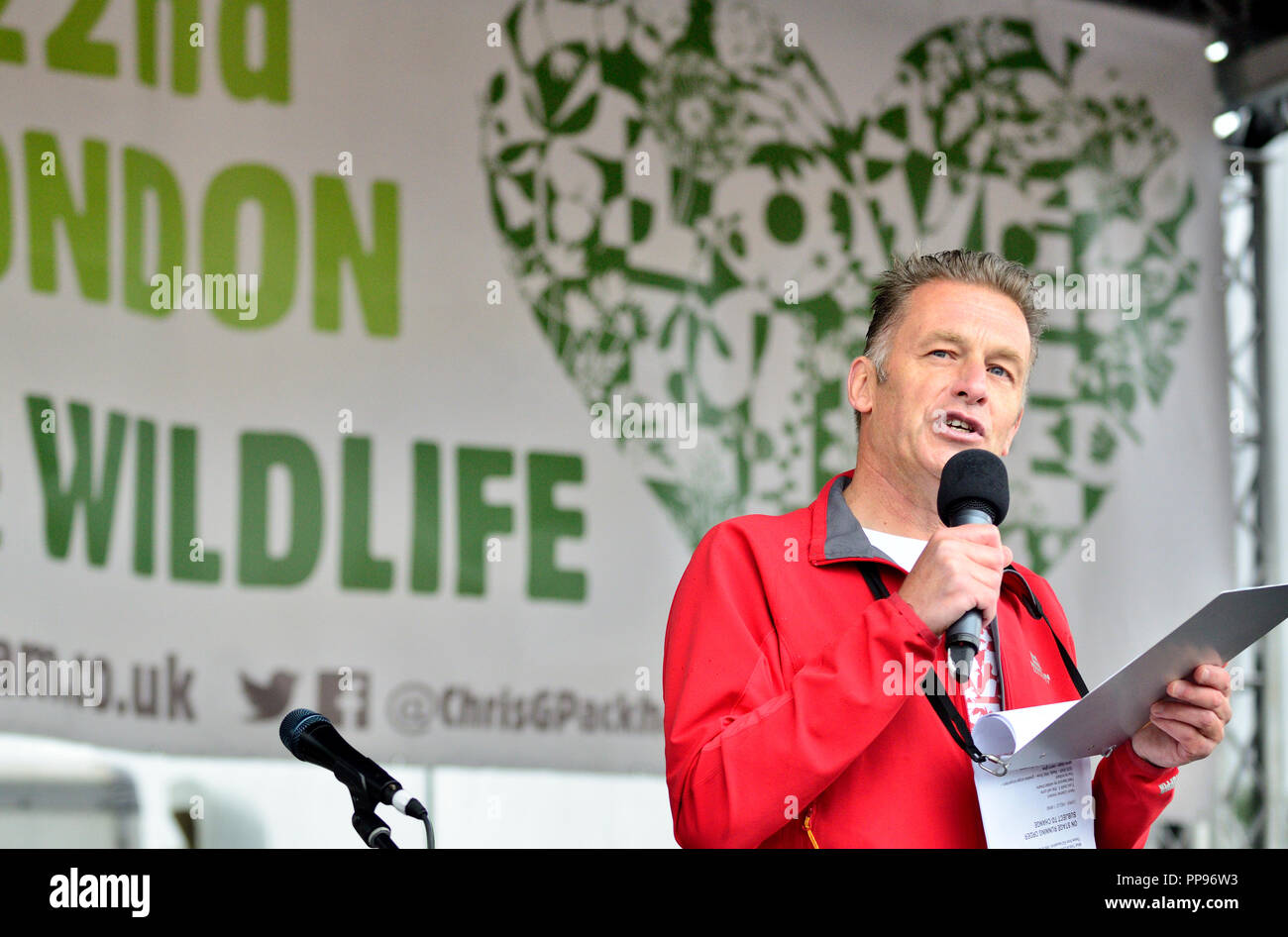 Chris Packham - TV - présentateur de la faune dans la région de Hyde Park avant la marche pour la faune, Londres, 22 sept 2018 Banque D'Images