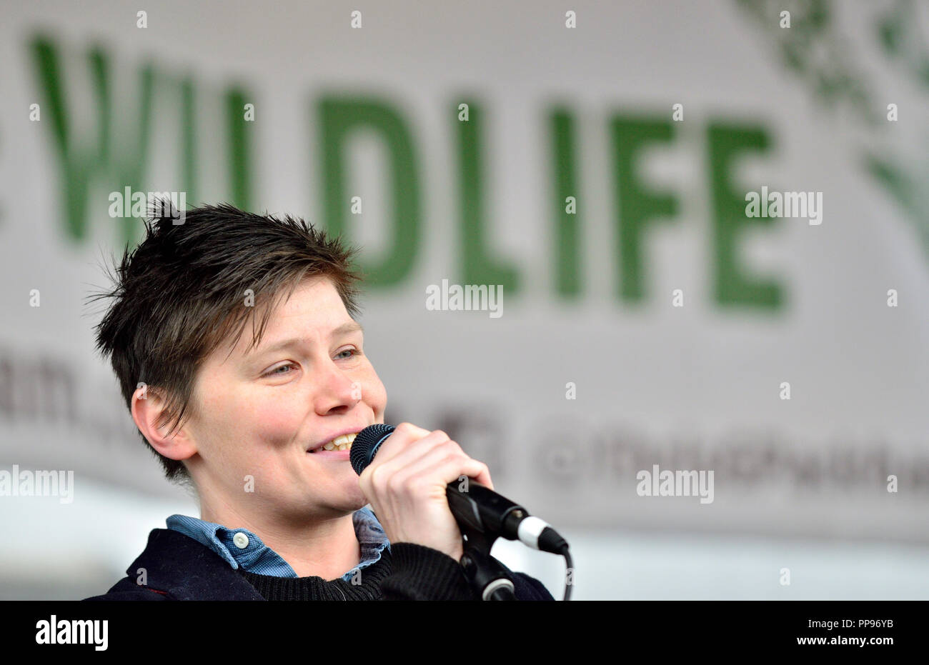 Grace Petrie - chanteur-compositeur-interprète - Exécution dans Hyde Park avant la marche pour la faune, Londres, 22 sept 2018 Banque D'Images