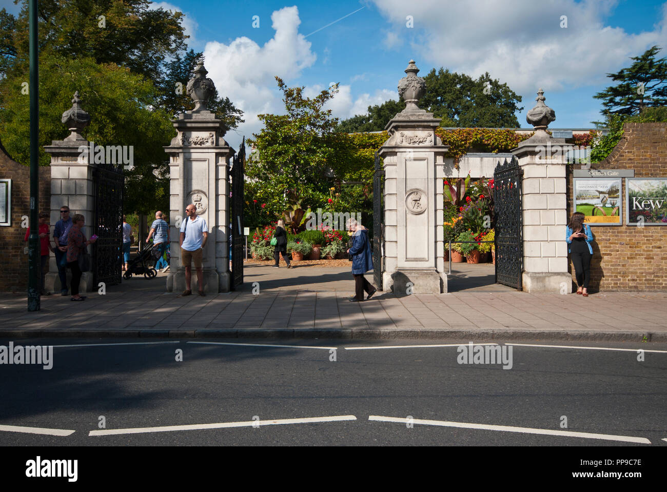 Le Victoria Gate Entrée du Jardin botanique royal de Kew Gardens London England UK Banque D'Images
