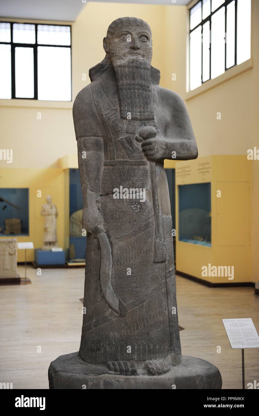 Salmanazar III (858-824 avant J.-C.). Le roi assyrien. Statue. Basalte. Neo-Assyrian Période. Assur (Qalat Sharqat). Musée archéologique. Istanbul. La Turquie. Banque D'Images