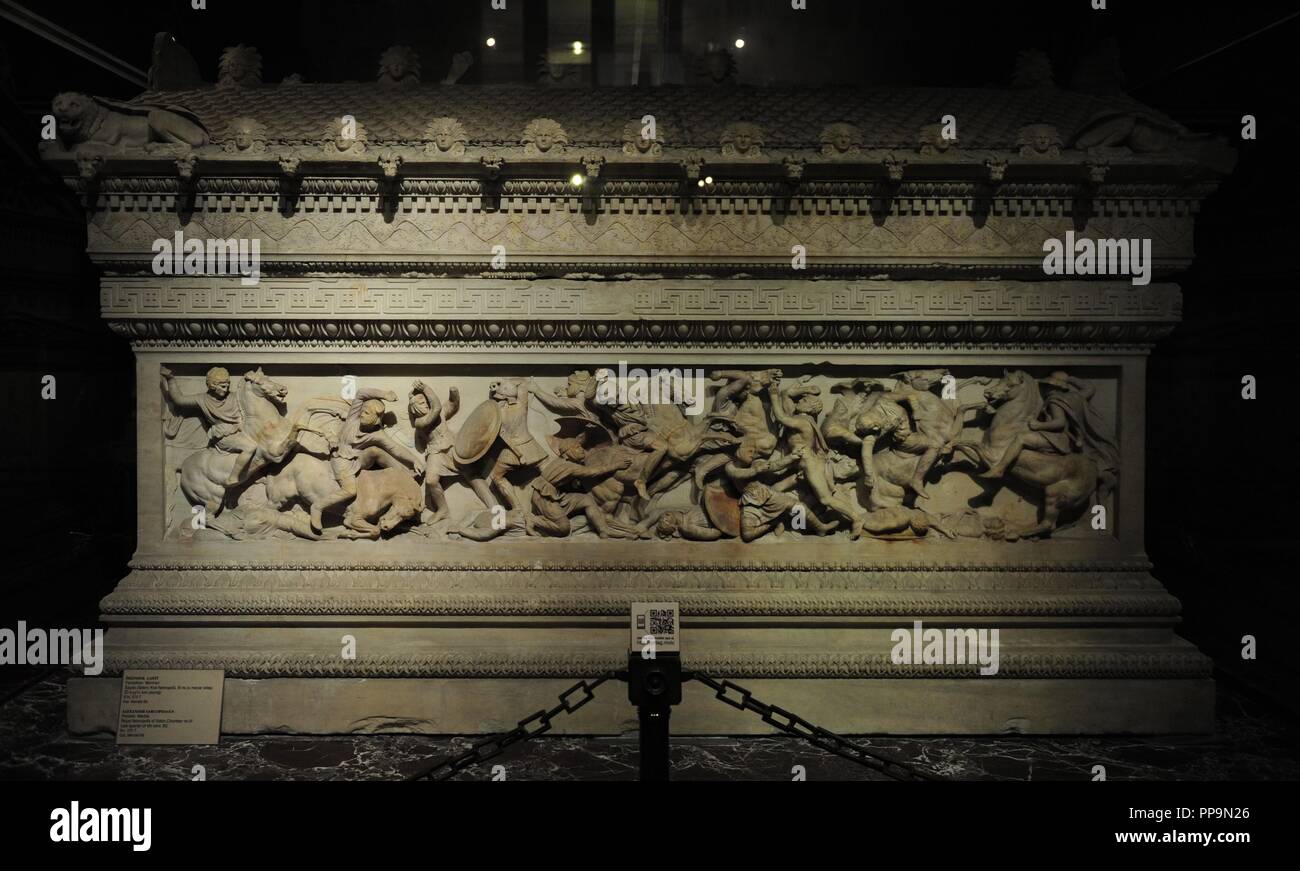 Alexander sarcophage. 4ème siècle avant J.-C.. Côté long illustrant la lutte contre les Perses Alexandre à la bataille d'Issos (333 BC). Pentelic marble. À partir de la nécropole royale de Sidon. Musée archéologique. Istanbul. La Turquie. Banque D'Images