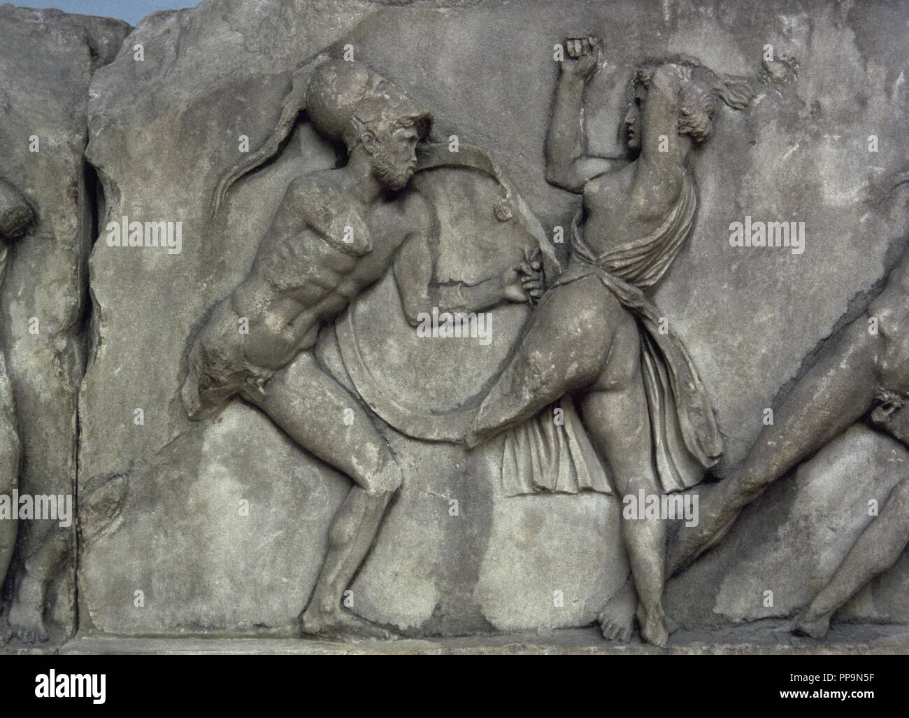 Mausolée d'Halicarnasse. 353-350 BC. La Turquie. Tombeau de Mausole, Satrape de l'Empire perse et Artemisia II de la carie. Le classique. Bas-reliefs par Scopas. Combattre avec les Amazones. British Museum. Londres. Banque D'Images