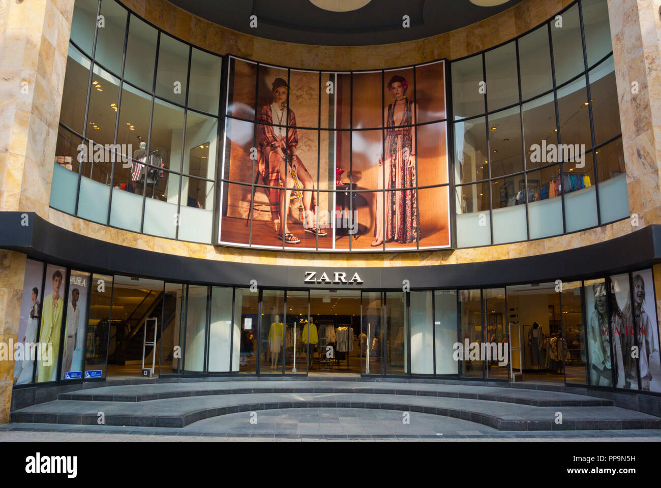 Zara, Rue Neuve, Bruxelles, Belgique Photo Stock - Alamy