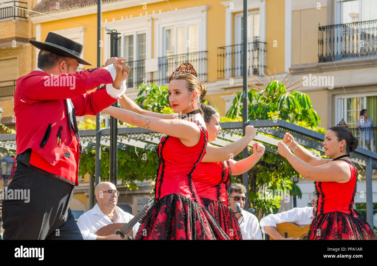 Danseurs de flamenco, l'homme et de la femme, l'exécution de Fandango, Fuengirola un caballo. Événement annuel, fête, événement, Málaga, Andalousie, espagne. Banque D'Images