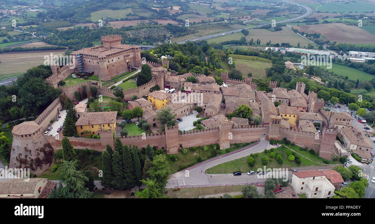 Vue aérienne du château de Gradara, la forteresse des Malatesta où les amants Paolo et Francesca est mort Banque D'Images