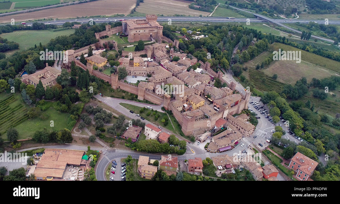 Vue aérienne du château de Gradara, la forteresse des Malatesta où les amants Paolo et Francesca est mort Banque D'Images