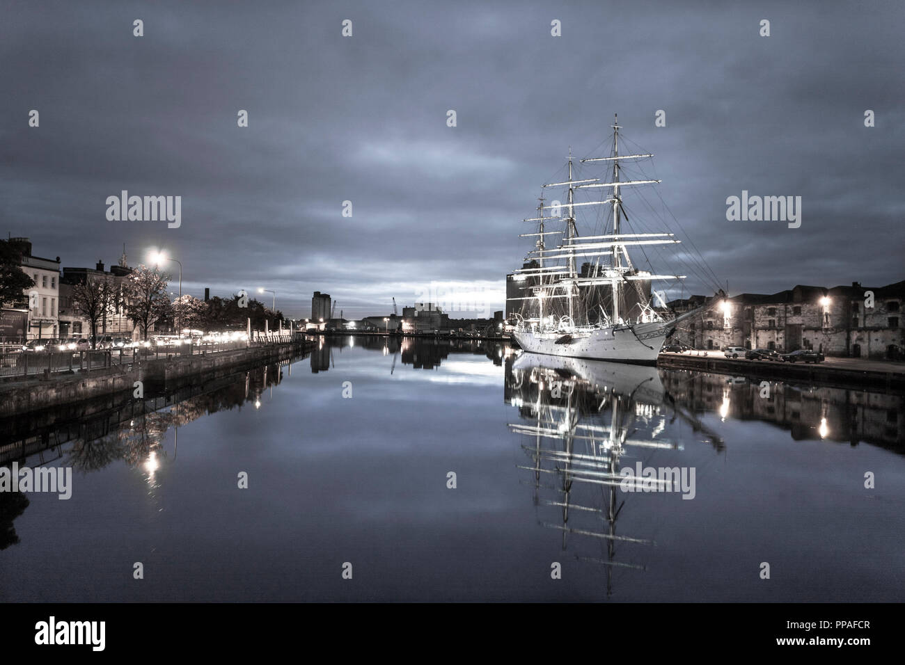 Cork, Irlande. 19 octobre, 2016. Le tallship norvégien Christian Radich, accosté à au Nord Custom House Quay à Cork. Banque D'Images