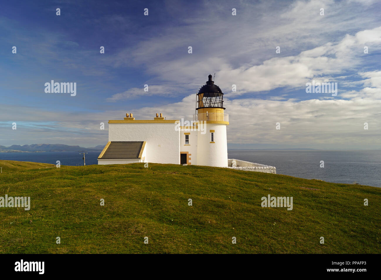 Stoer Lighthouse est un gîte meublé situé sur Stoer Head, au nord de Lochinver à Sutherland, Nord Ouest de l'Écosse. Banque D'Images