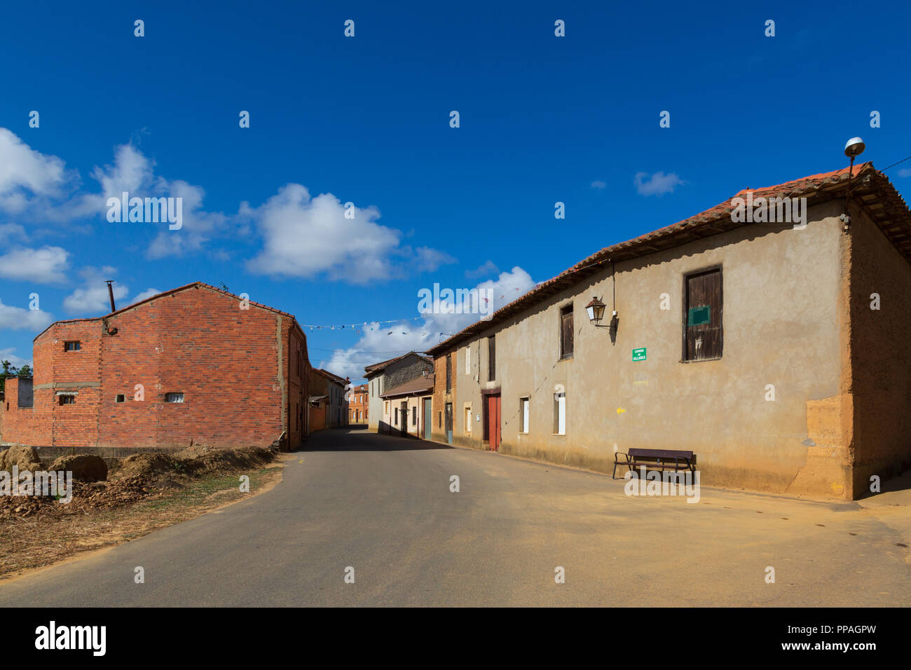 Camino de Santiago (Espagne) - Santibáñez de Valdeiglesias, sur le chemin de St James, dans la meseta espagnole Banque D'Images