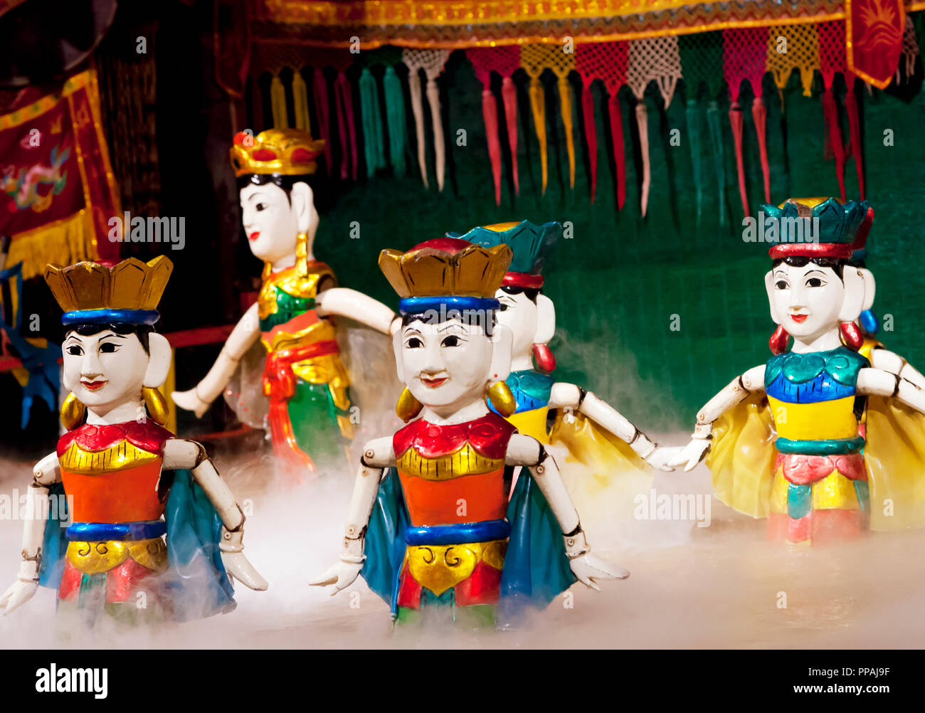 SAIGON, VIETNAM - janvier 05, 2015 - Théâtre de marionnettes d'eau traditionnelles Banque D'Images