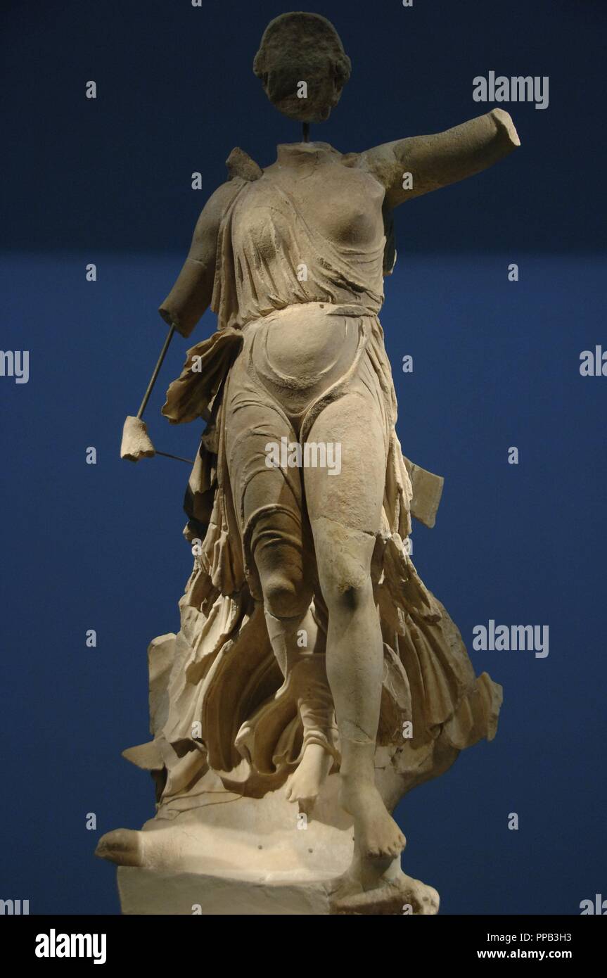 L'art grec Statue de victoire (Nike). 5ème siècle avant J.-C. marbre de  Paros. Par Paeonius de Mende. Musée Archéologique d'Olympie. La Grèce Photo  Stock - Alamy