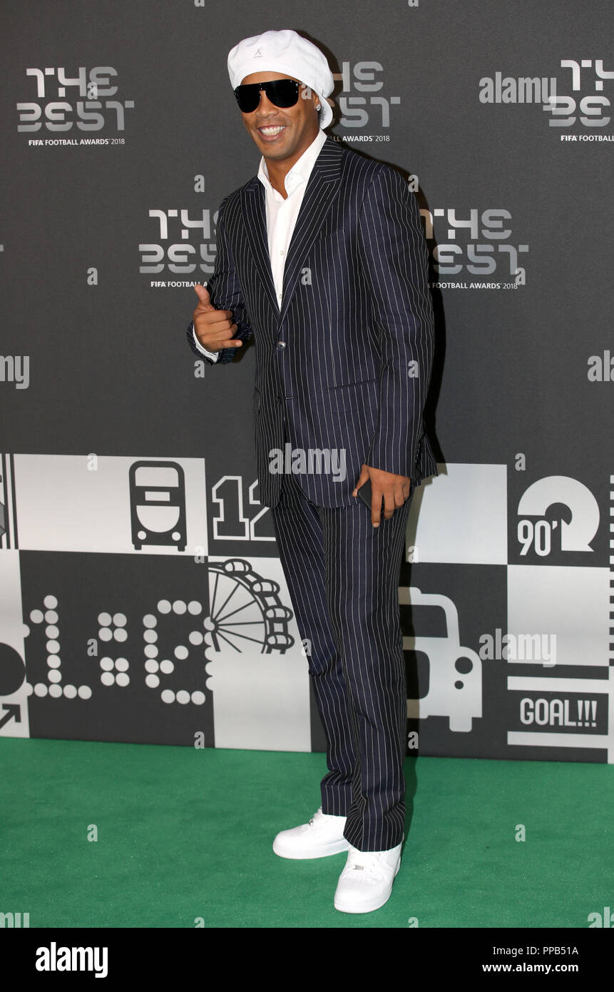 Ronaldinho arrivent pour le Meilleur Prix FIFA Football 2018 au Royal Festival Hall, Londres. Banque D'Images