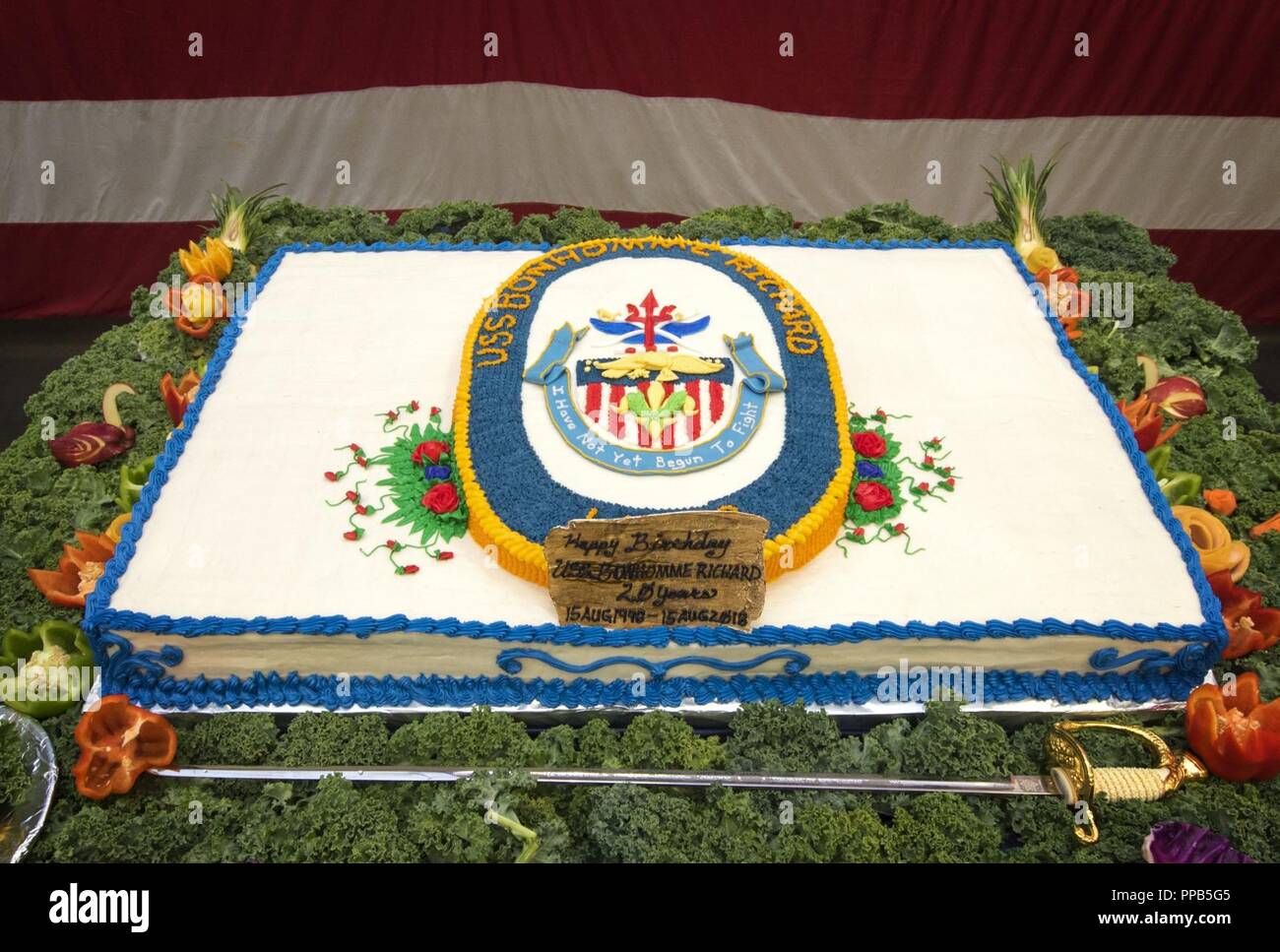 San Diego Aout 16 18 Une Ceremonie D Anniversaire Gateau Est Mis En Place Dans La Zone Du Navire D Assaut Amphibie Uss Bonhomme Richard Dg 6 Avant Une Celebration De L Equipage Du e