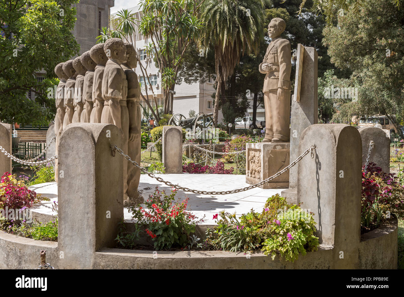 Statue de l'Empereur Hailesellasie speking à 12 élèves. Addis Abeba, Musée National d'Ethiopie Banque D'Images