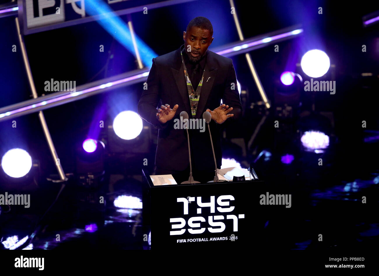 Idris Elba sur scène lors des Best FIFA football Awards 2018 au Royal Festival Hall de Londres. Banque D'Images