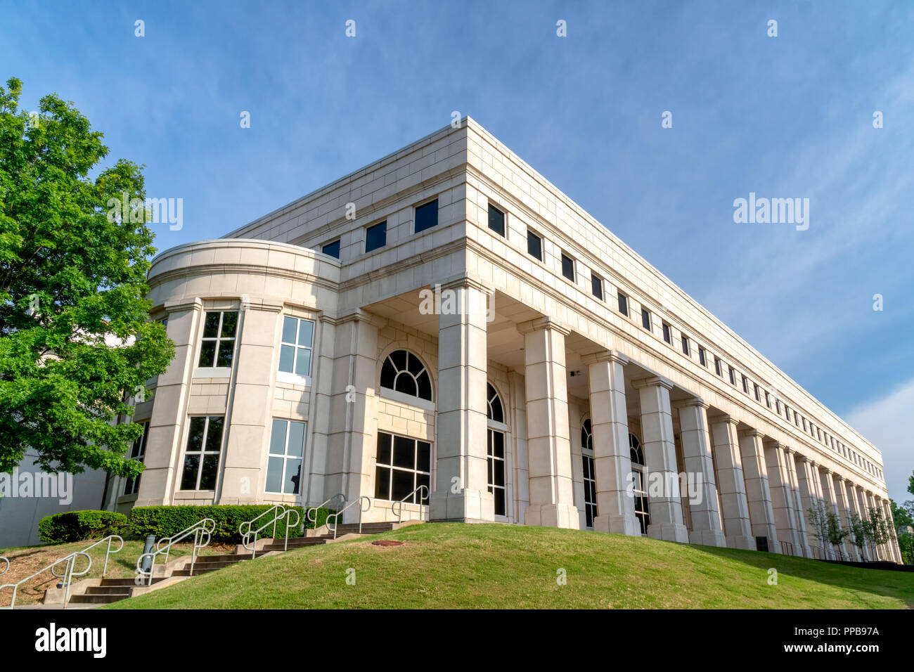 FAYETTEVILLE, AR/USA - 8 juin 2018 : Mullins Bibliothèque sur le campus de l'Université de l'Arkansas. Banque D'Images