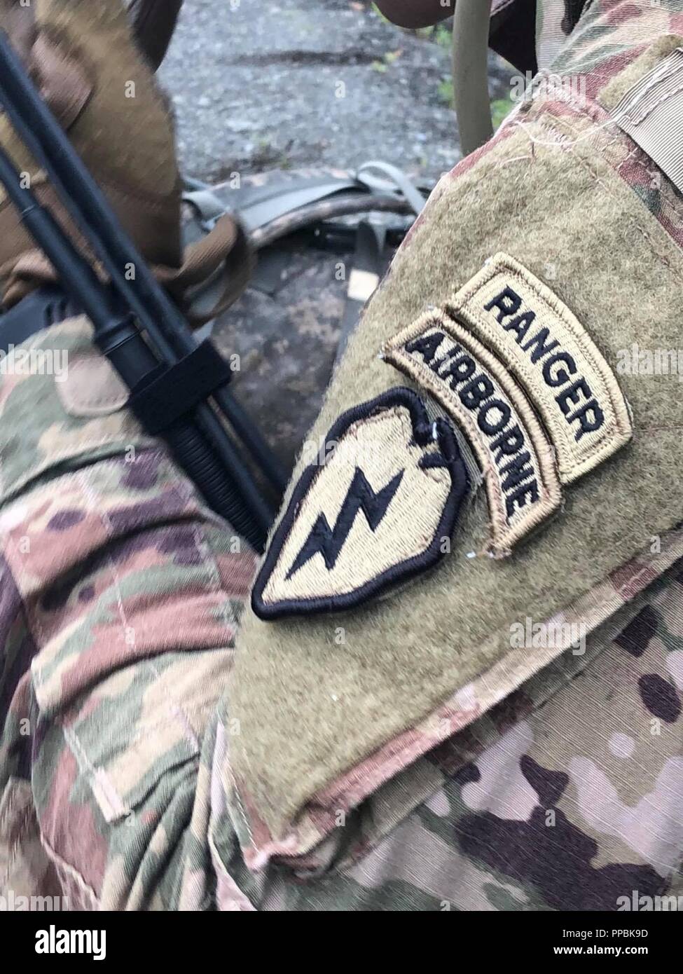 Le 1er escadron de parachutistes (Airborne), 40e Régiment de cavalerie, d'infanterie 4e Brigade Combat Team (Airborne), 25e Division d'infanterie de l'armée américaine Alaska exécuter un exercice de préparation au déploiement d'urgence de l'escadron le 27 août 2018, at Joint Base Elmendorf- Richardson, Alaska. Banque D'Images