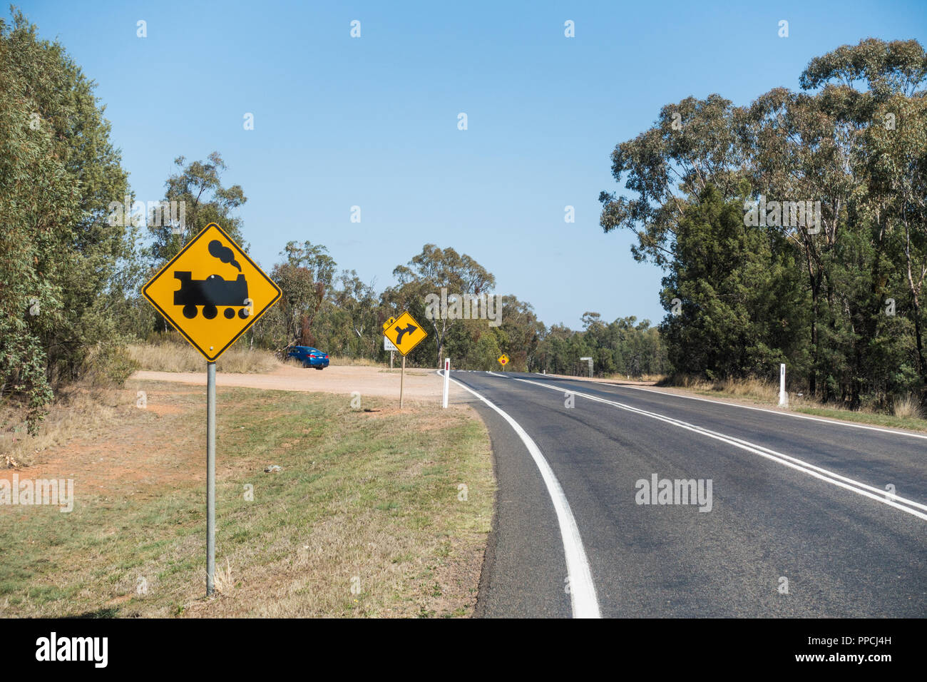 Passage à niveau, signe de la circulation en milieu rural , de l'Australie. Banque D'Images