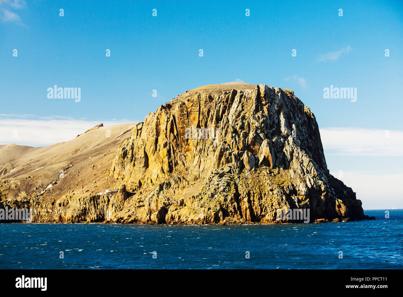Les roches volcaniques sur l'Île Déception dans les îles Shetland du Sud au large de la péninsule antarctique qui est une caldeira active. Banque D'Images