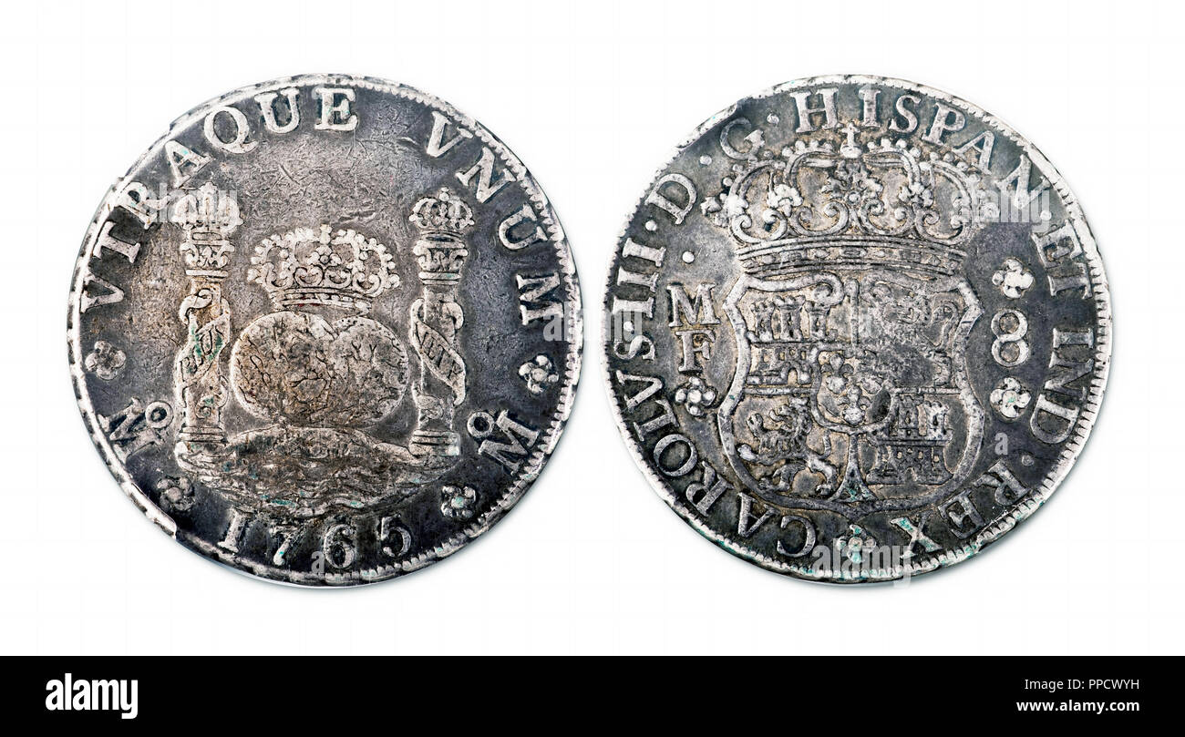 Du dollar en argent espagnol antique 1765 montrant l'avant et l'arrière du coin. Banque D'Images
