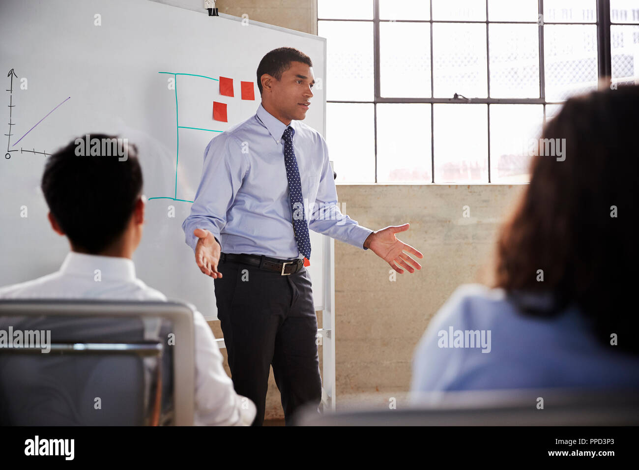 Businessman gesturing au cours d'une présentation, Close up Banque D'Images