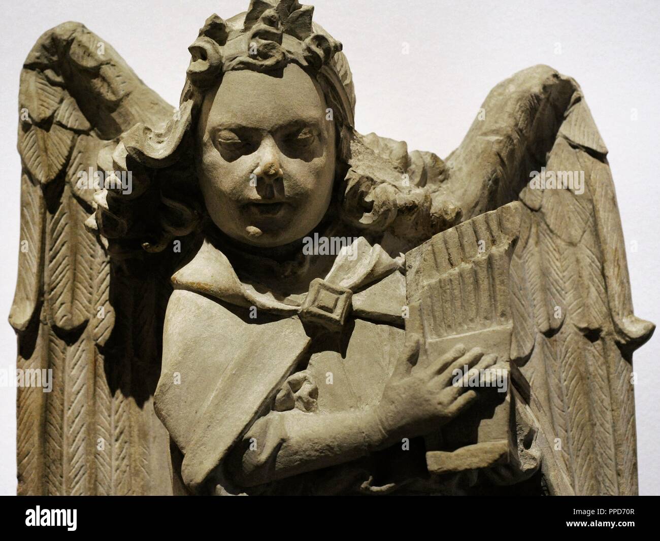 Ange jouant de la musique. La Westphalie, c. 1430. La sculpture. Baumberg sandstone.  Schnu tgen Museum. Cologne, Allemagne. Banque D'Images