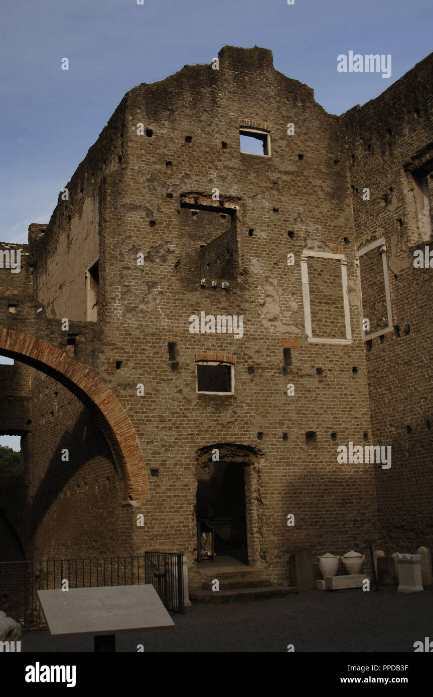 L'Italie. Rome. Tombeau de Caecilia Metella, Via Appia. 1er siècle avant JC. Banque D'Images