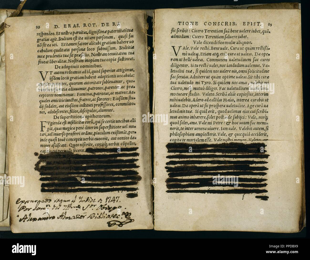 De Ratione Conscribendi Epistolas, par le Néerlandais Christian humaniste Erasme de Rotterdam (1466-1536). Livre imprimé à Bâle en 1422. Pages censurées par l'Inquisition et l'inscription de la censure en 1747. Collection privée. Banque D'Images