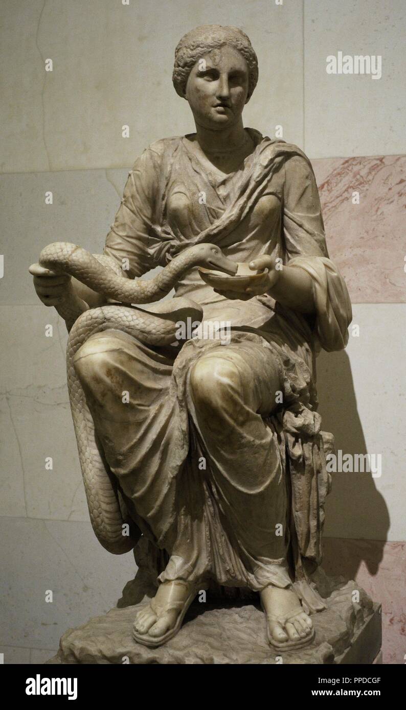 Statue d'Hygieia. Fille du dieu de la médecine, l'Ascelpius. Déesse et personnification de la santé. Après l'original grec, romain du 3e siècle avant J.-C. En. Le Musée de l'Ermitage. Saint Petersburg. La Russie. Banque D'Images