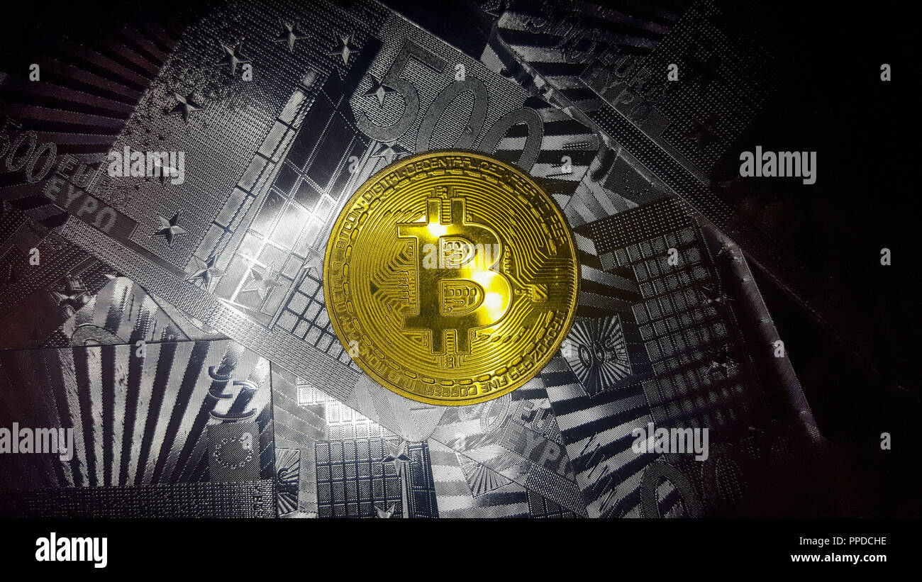 Bitcoin. Peu physique de monnaie. La monnaie numérique. Cryptocurrency. Pièce d'or avec le symbole de bitcoin. Illustration vectorielle Stock. Banque D'Images
