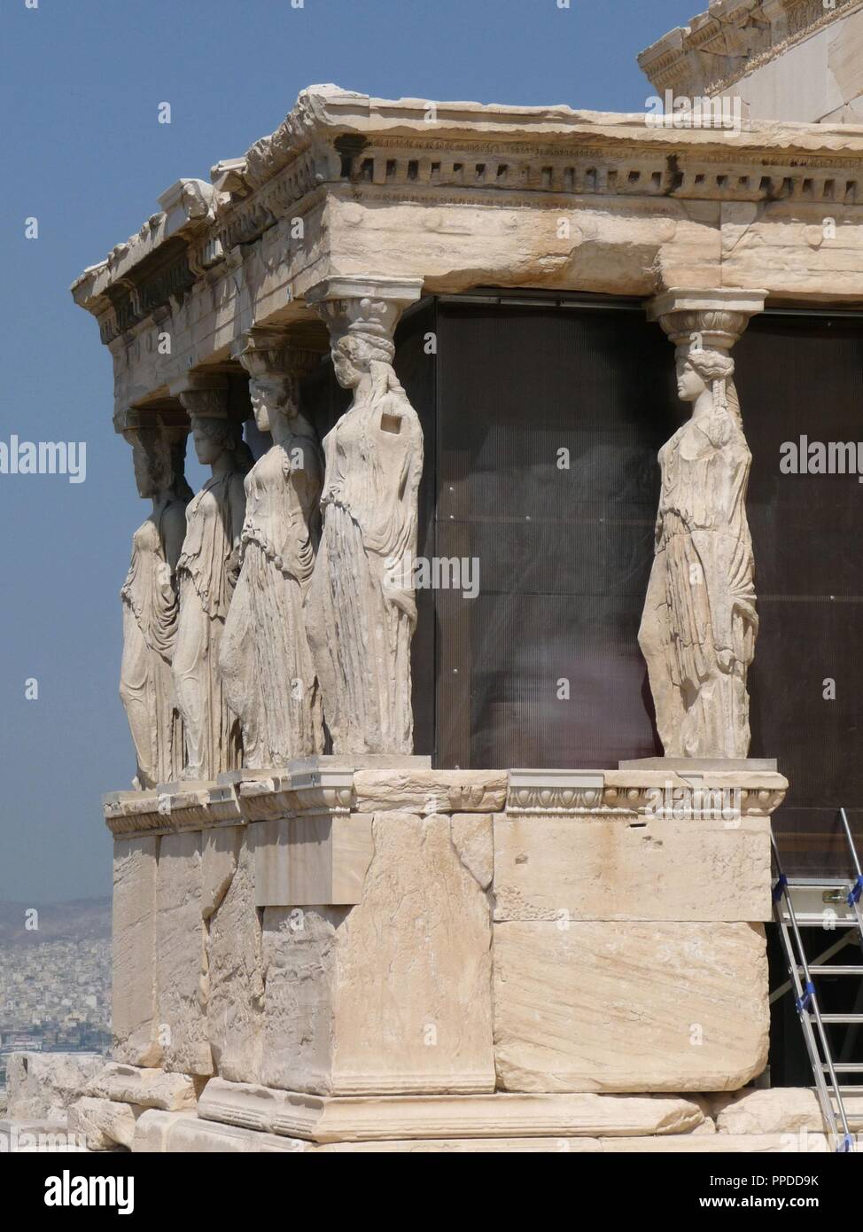 ERECTEION - PORTIQUE DE LAS CARIATIDES - SIGLO V AC. Auteur : MNESICLES SIGLO V AC. Emplacement : L'Acropole. Athènes. Banque D'Images