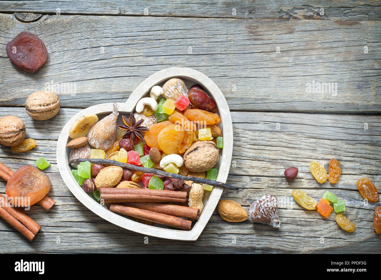 Des collations santé bio les fruits séchés et les noix dans le cœur historique de l'alimentation Banque D'Images